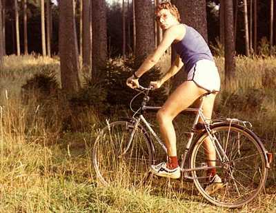 mit dem Rad im spätsommerlichen Wald